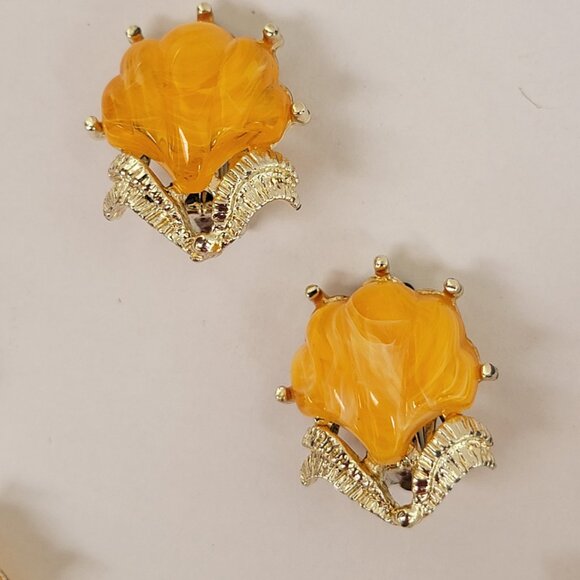 Vintage Germany Orange Lucite Shell Motif Necklace and Clip-on Earring Set - Picture 5 of 10